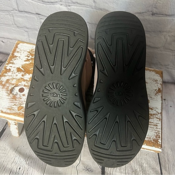 Ugg Australia Women's Classic Boom Buckle pink ank bootie size 5 - Picture 7 of 8